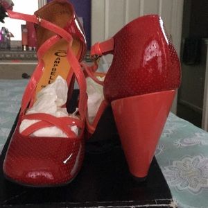 A pair of salmon and red pumps!